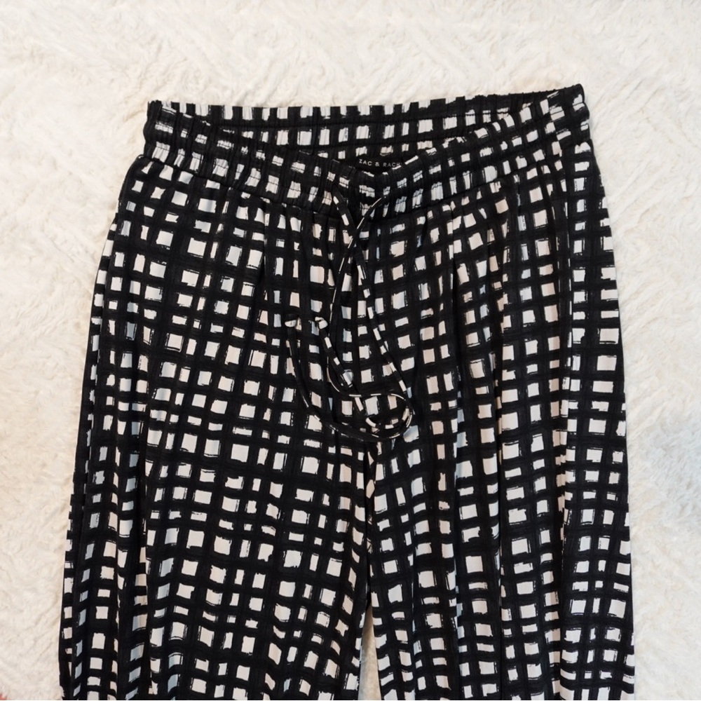 New condition| Dressy b monochrome patterned shorts